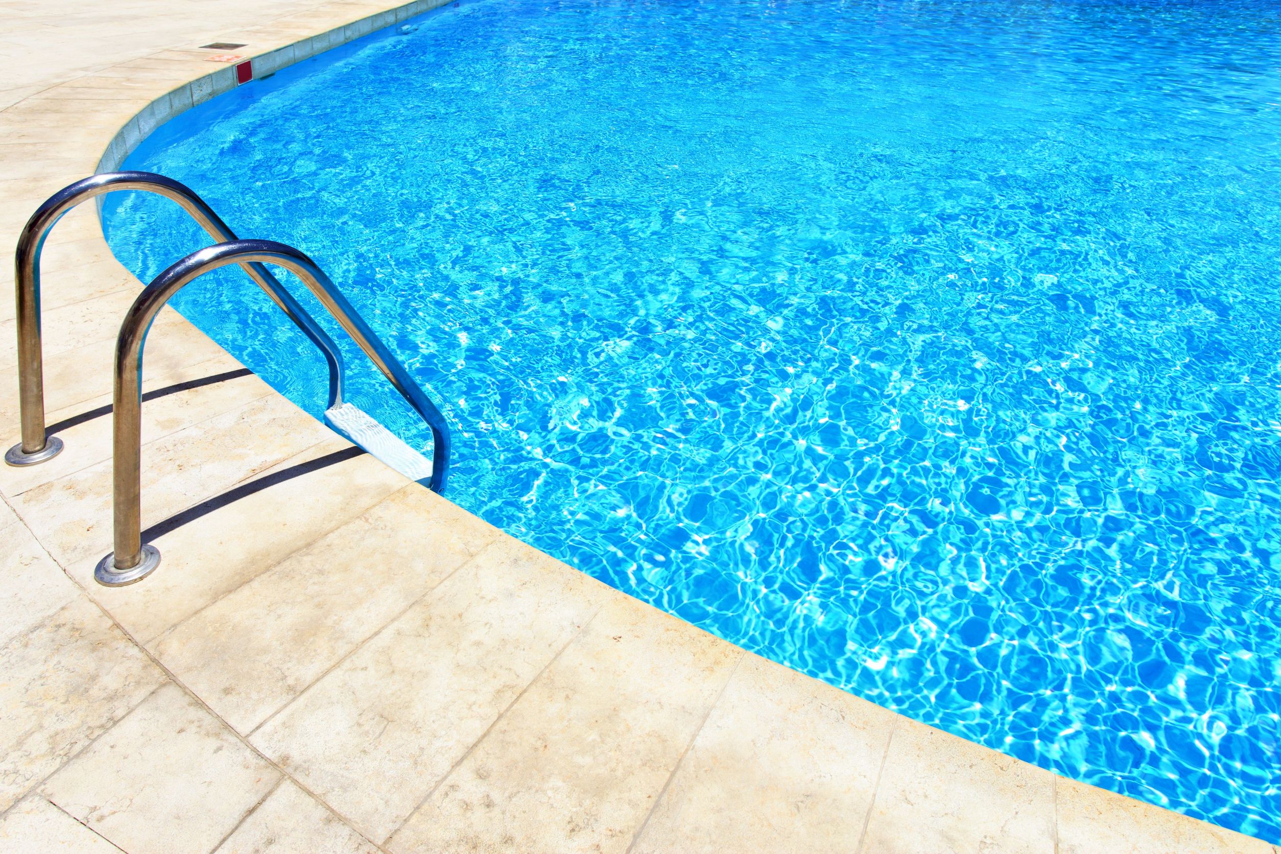 What Can You Expect From Your Pool Cleaning Service in Windsor CA?