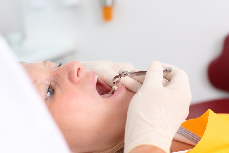 Signs That Indicate You Need to Go to the Dental Clinic in Topeka, KS.