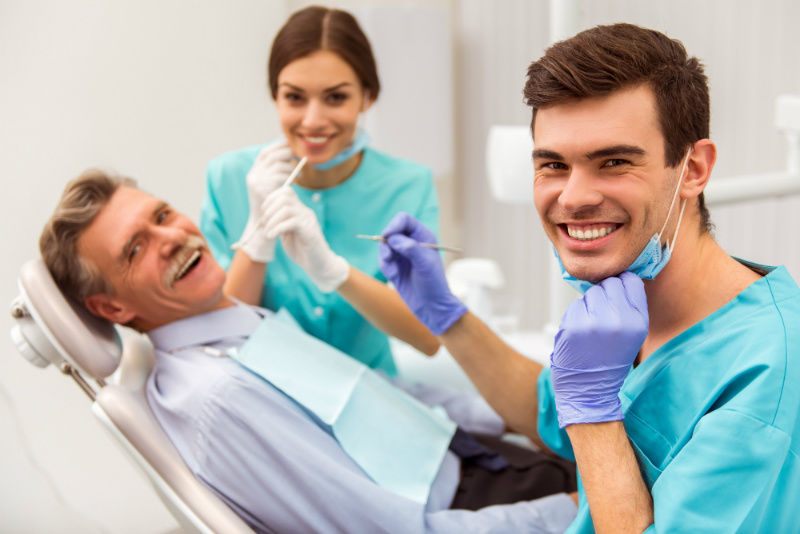 A Brighter, Healthier Smile: 4 Considerations When Looking for a Dentist