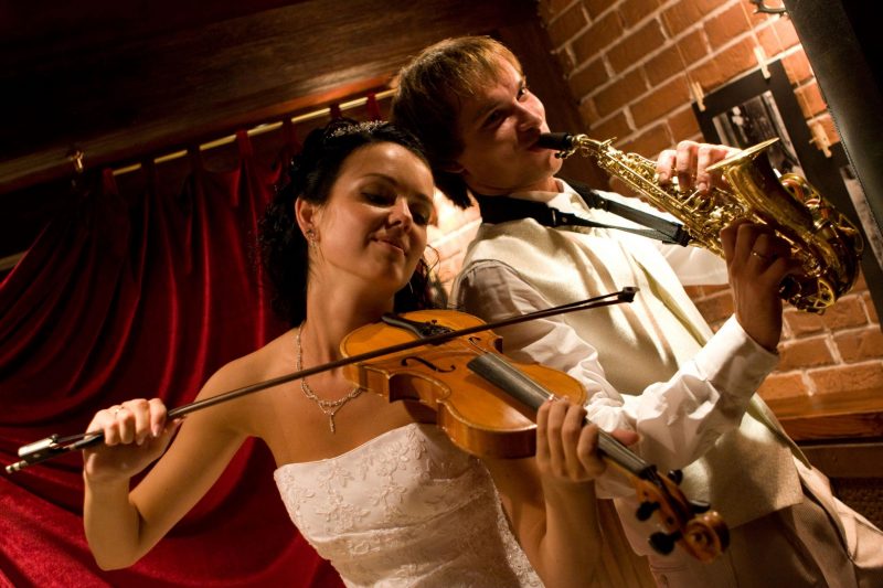 Charleston Bliss: Benefits of Having a Live Band at Your Wedding