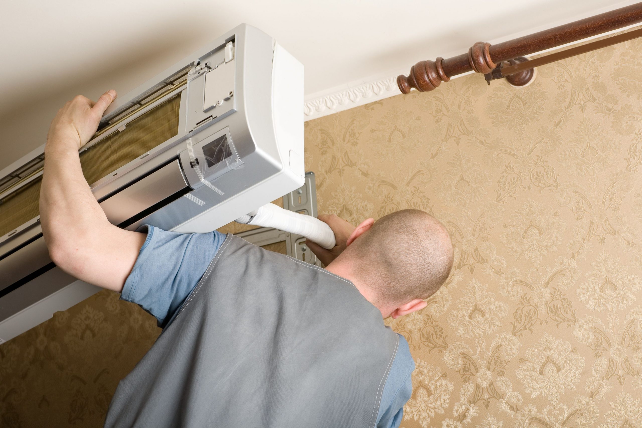 When Should You Contact an Air Conditioning Contractor?