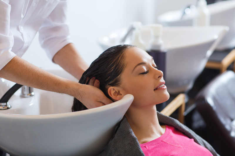 The Beauty Services You Should Get at a Ladies Salon in Dubai